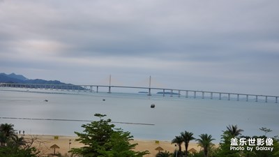 阴天白天的海