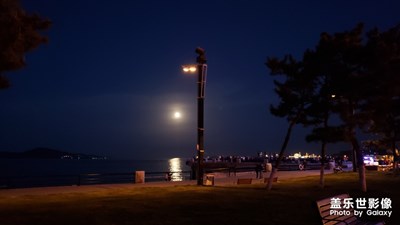 夜幕下的城市景象