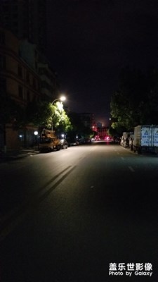 深夜的街头！