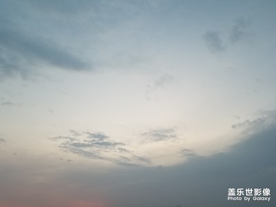 天青色等烟雨，而我在等你