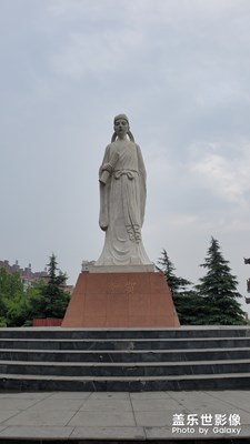 雨后李贺广场