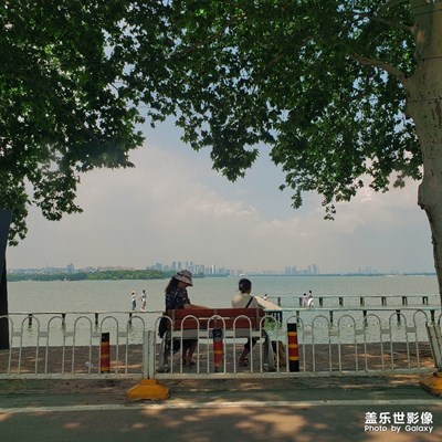 东湖边