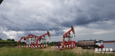 暴风雨前的黄土高坡