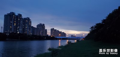 河边夜景