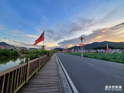 【最夏天】+“白鹿”收残夏，清风衬晚霞。