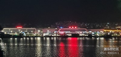 S10+的夜拍不错