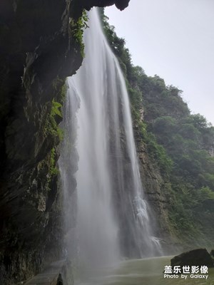 大美三峡瀑布