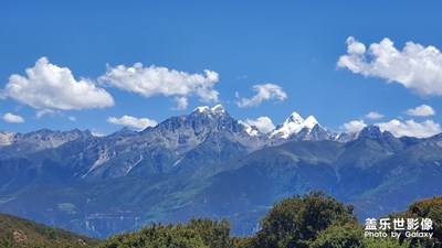 巴塘山上