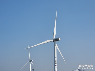 霞义山大风车