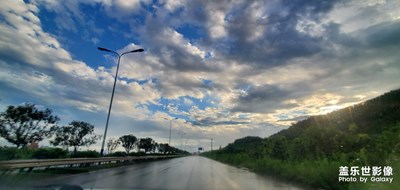 夏季骤雨过后的天空