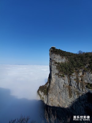 天门山踏云而归