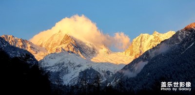 【2019最美瞬间】+世界屋脊，日照金山