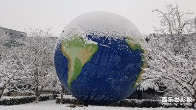 小寒迎飞雪，大地着银装