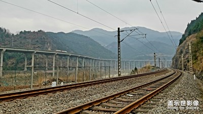 宝成铁路和京昆高速