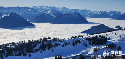 雪山和云海