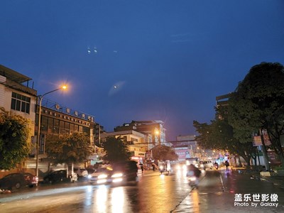 夜雨下的夜景模式，不一样的风景 。
