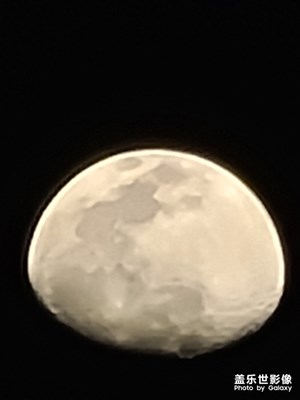 S20U手持100倍拍的月亮还可以。