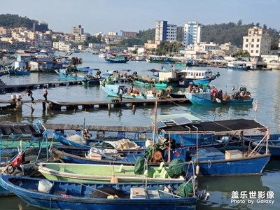 【春日丽影】+ 双月湾附近的渔港