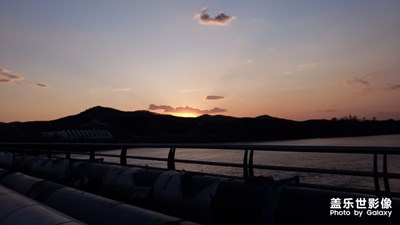 夕陽（吉林市松花江豐滿發電廠附近）