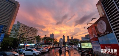 上海浦东新区塘桥地铁站暴雨过后的美景