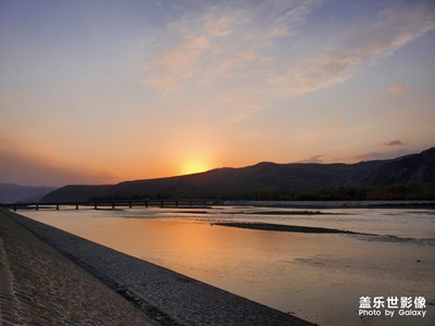 暮春时节又逢君