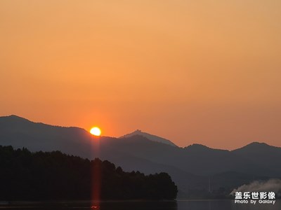 夕阳下的炊烟