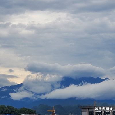万山重叠