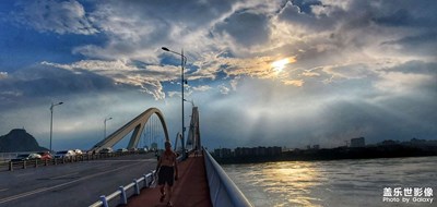 记录暴雨前后的天空