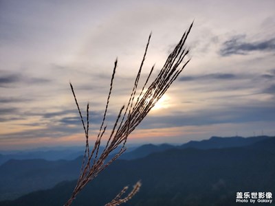 山长水阔，你不来，我不老。