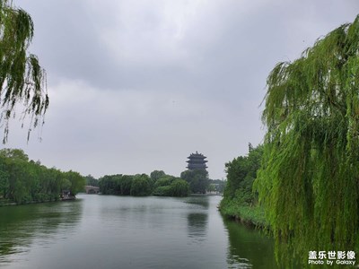 烟雨明湖