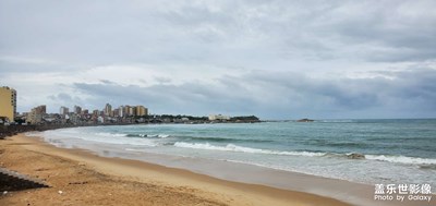 阴雨天的海边