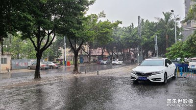 深秋遇凉雨，人心更惬意。