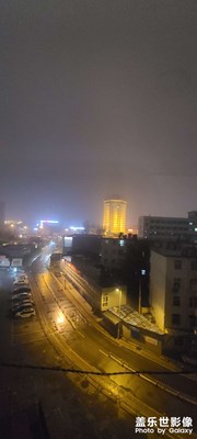 夜晚晋阳街景，连人都看不到，冷了。