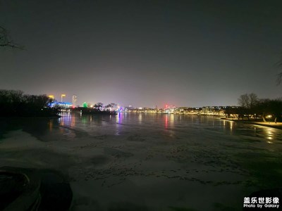 冰湖上的夜景
