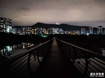 夜色下的高园湿地公园