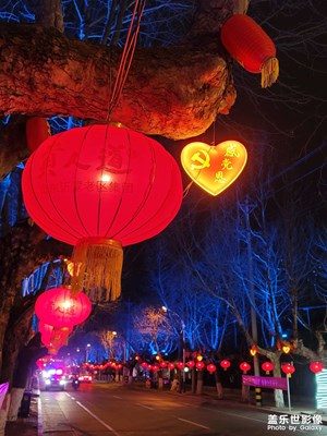 过大年，挂灯笼