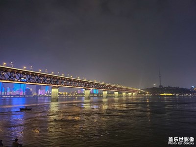 夜游江汉关