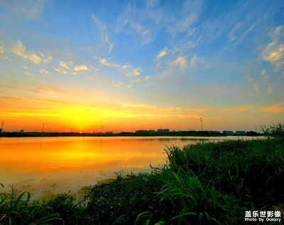 夕阳美如画，清风醉晚霞