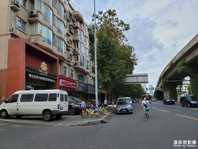 成都 ，万年路街景