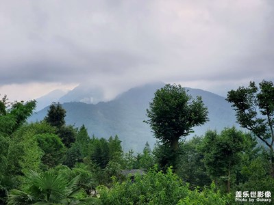 美丽的鸡冠山。