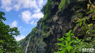 玉黄顶，马岭河峡谷。