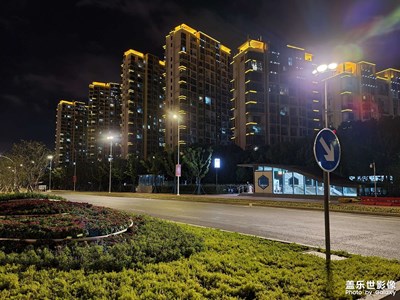 台风来临前的夜晚，白云朵朵