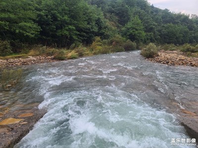 《溪水长流》手机拍摄