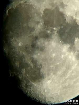《月亮》手机 远摄镜 三角架 遥控快门