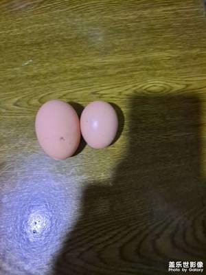 鸡蛋怎么放了几天还变小了呢？这是鸡蛋吗？