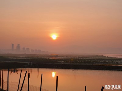 夕阳西下，风景无限。