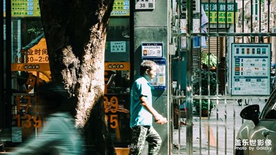 没有秋的丘。