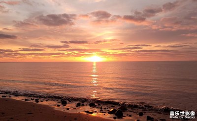 海上日出