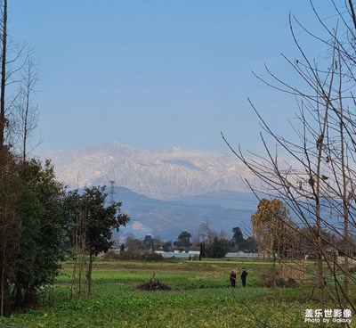 川地冬季阴郁，难得放晴