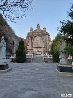 巨型石雕群